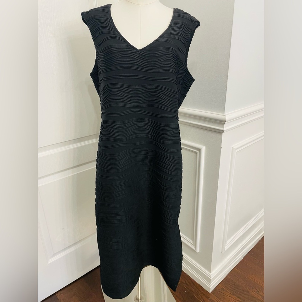 Cleo Black Textured Wave Midi Dress